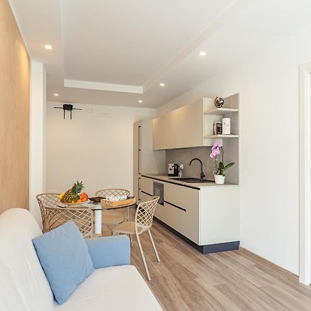 פולינאנו א מארה Vilu Suite Centro מראה חיצוני תמונה